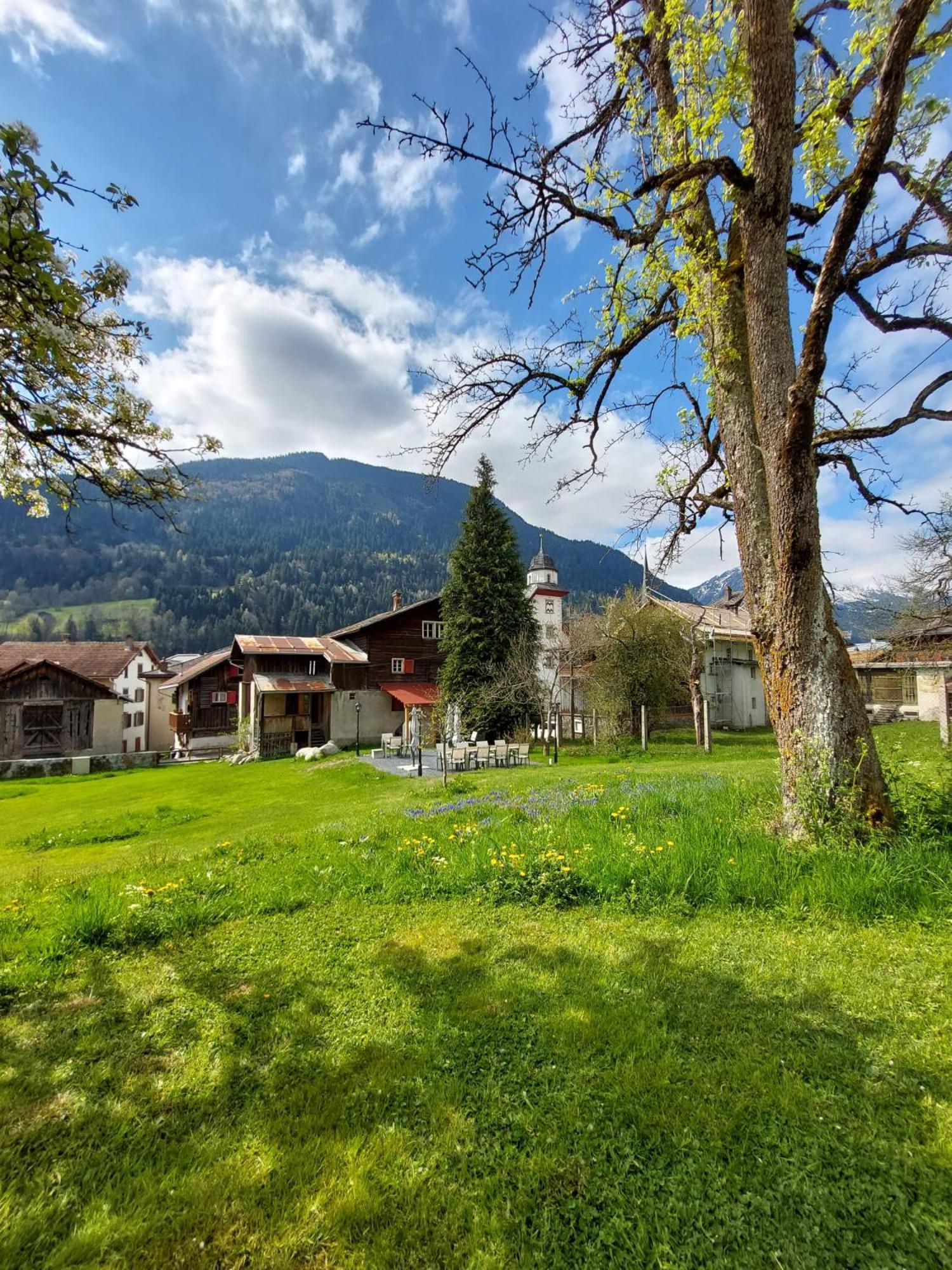 Casa Toedi Restaurant Hotel Trun Kültér fotó